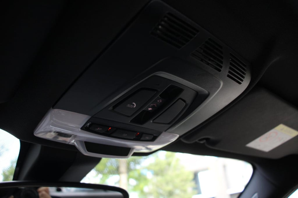 BMW X1 xdrive20i sport line automaat - led - pano - navi - stoel verw - cru
