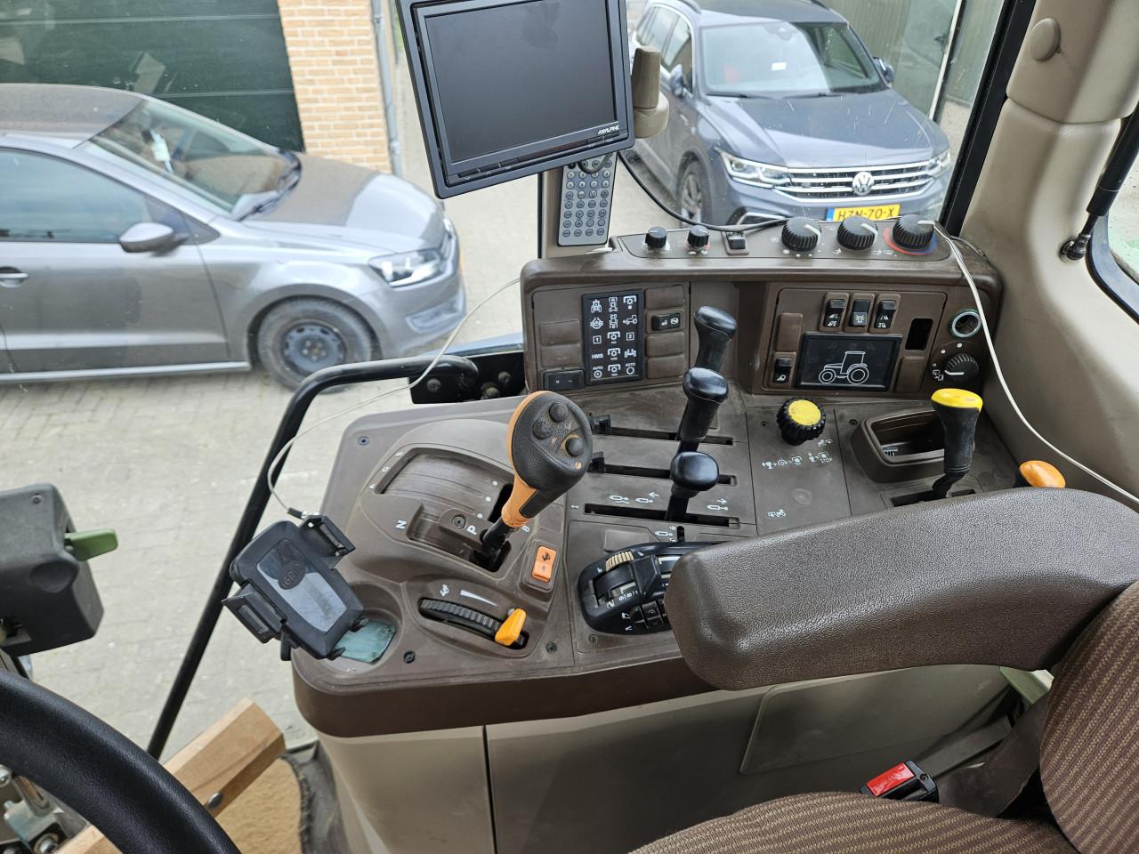 John Deere 6320