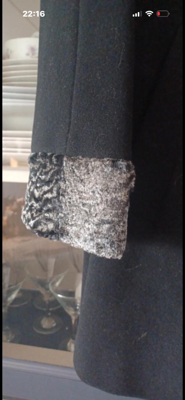 Zwarte winterjas Kohler & Krenzer in wo en cashmere stof
