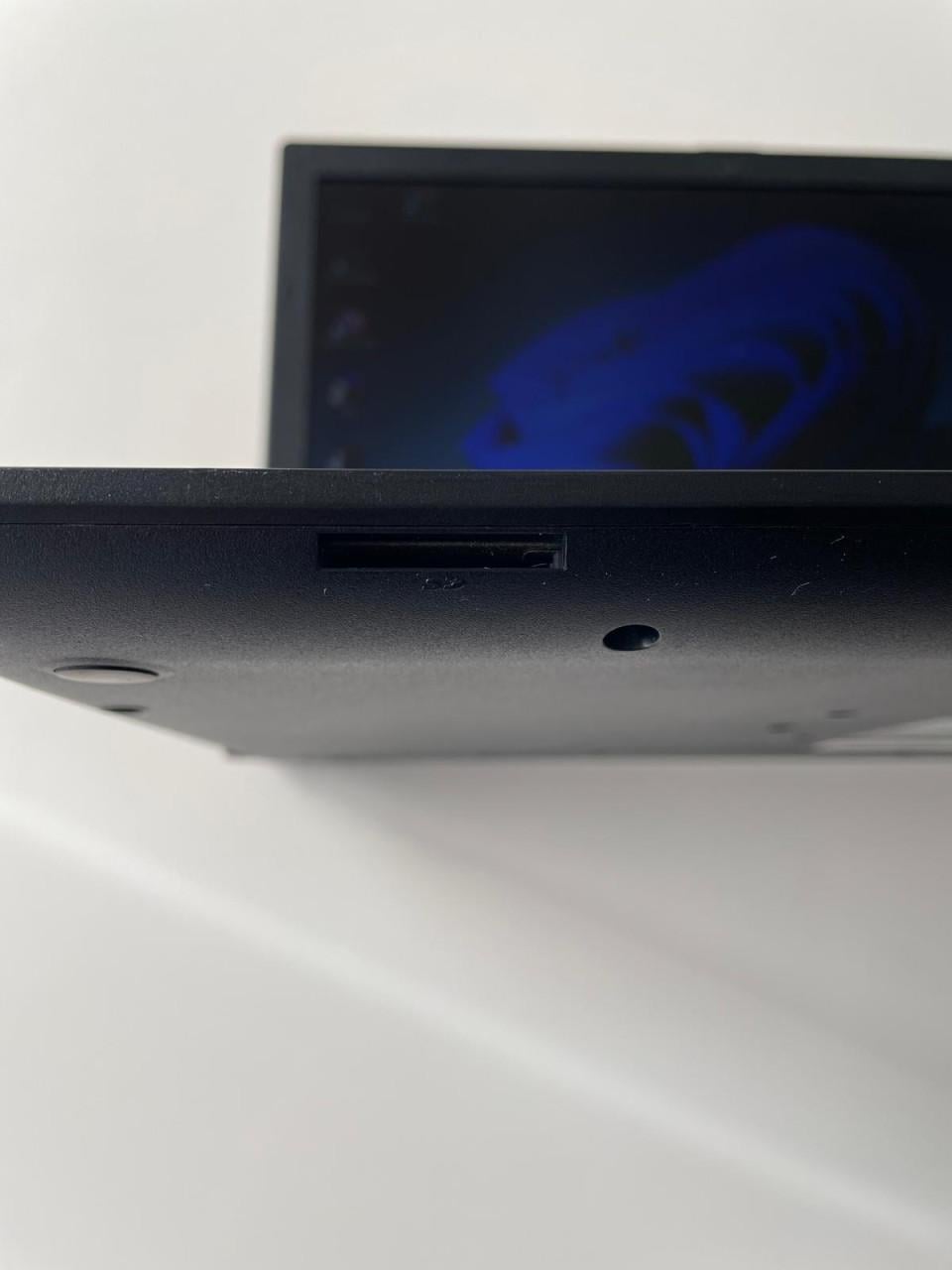 Toshiba 15.6 inch - met Windows 11, SSD, nieuwe accu & muis