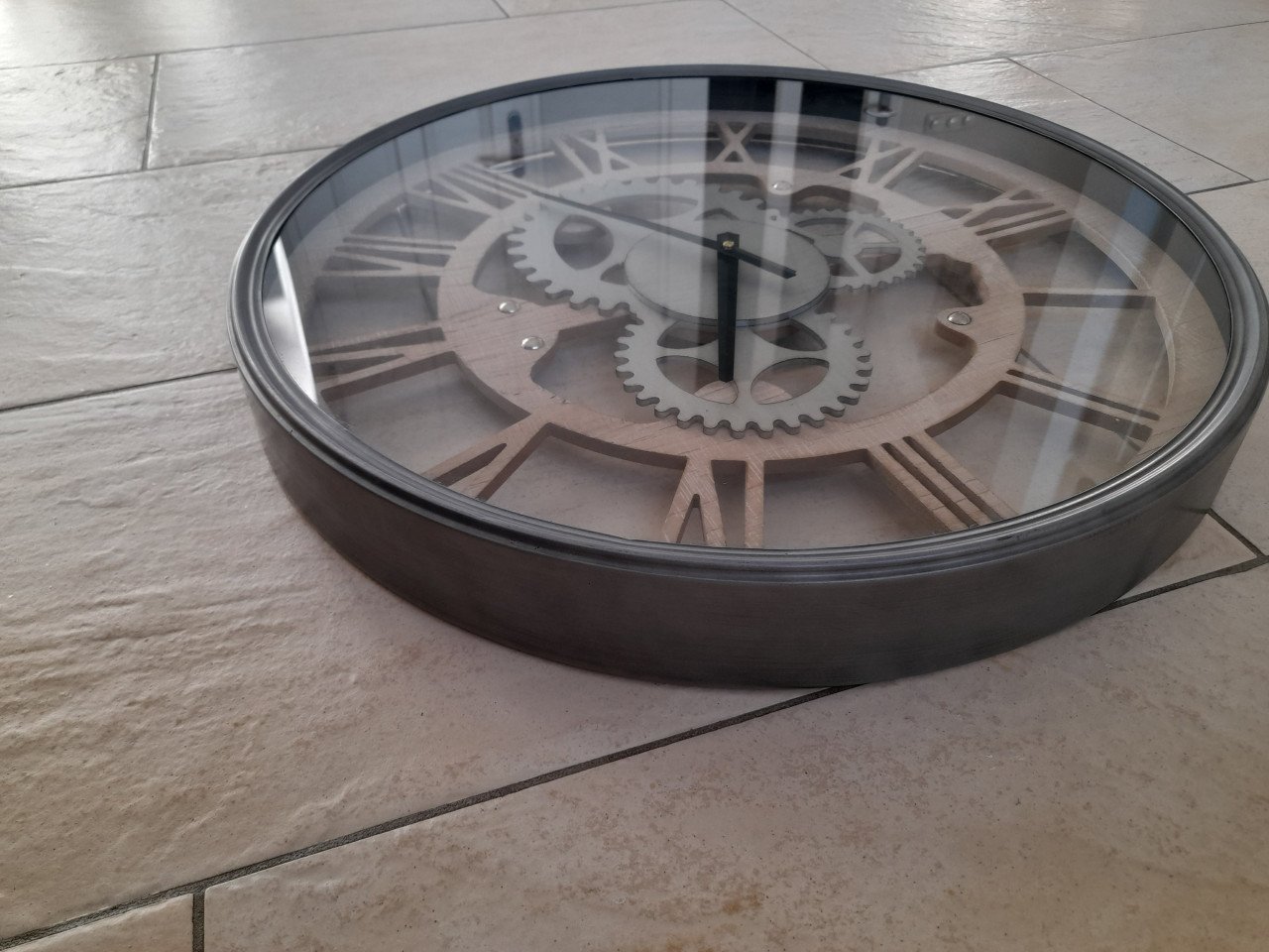 Prachtige grote klok (werkt naar behoren) in goede nette staat ! 60cm