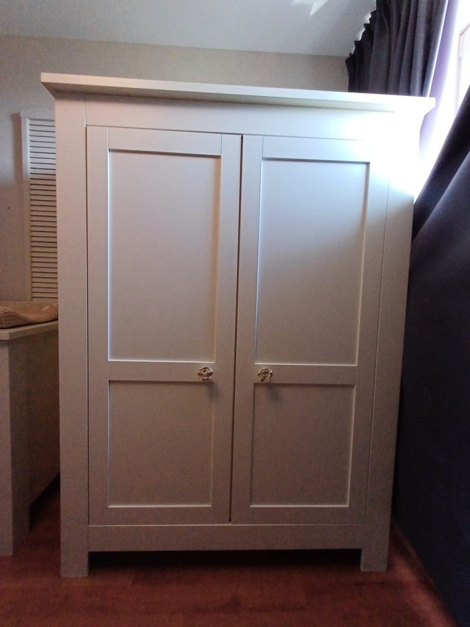 Kinderkamer (commode, ledikant en kast)