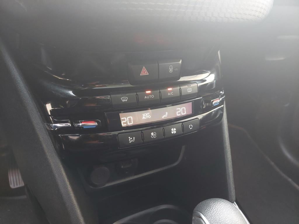 Peugeot 2008 suv 110 allure automaat pano/clima/navi/trekhaak