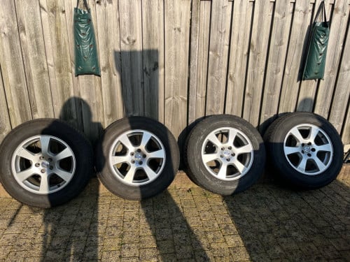 Zeer nette volvo XC60 velgen 235 / 65 / 17