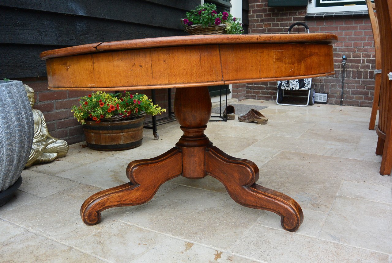 Antieke tafel