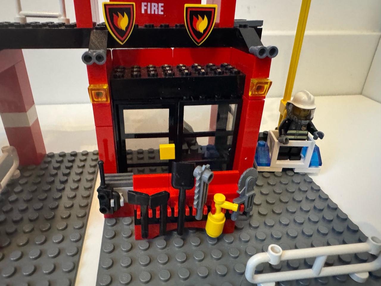 Complete Lego City Brandweerkazerne set 7240.