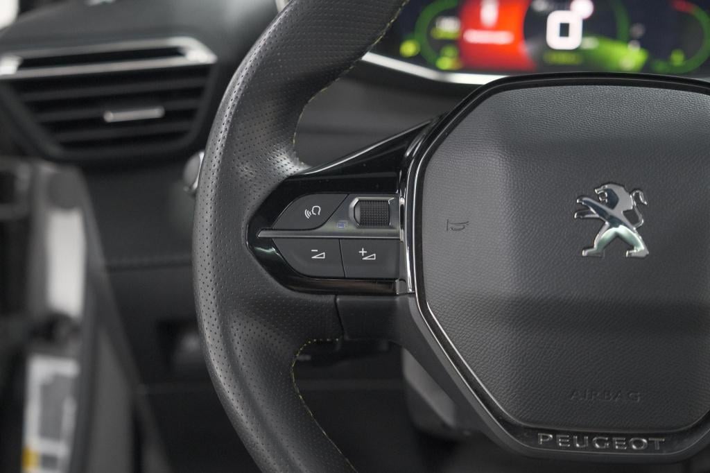 Peugeot 2008 puretech 130 gt | panoramadak | afneembare trekhaak | adaptiev