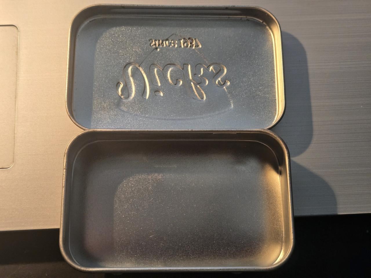 Vintage metalen blikje van Vicks, 9.5x6x2cm