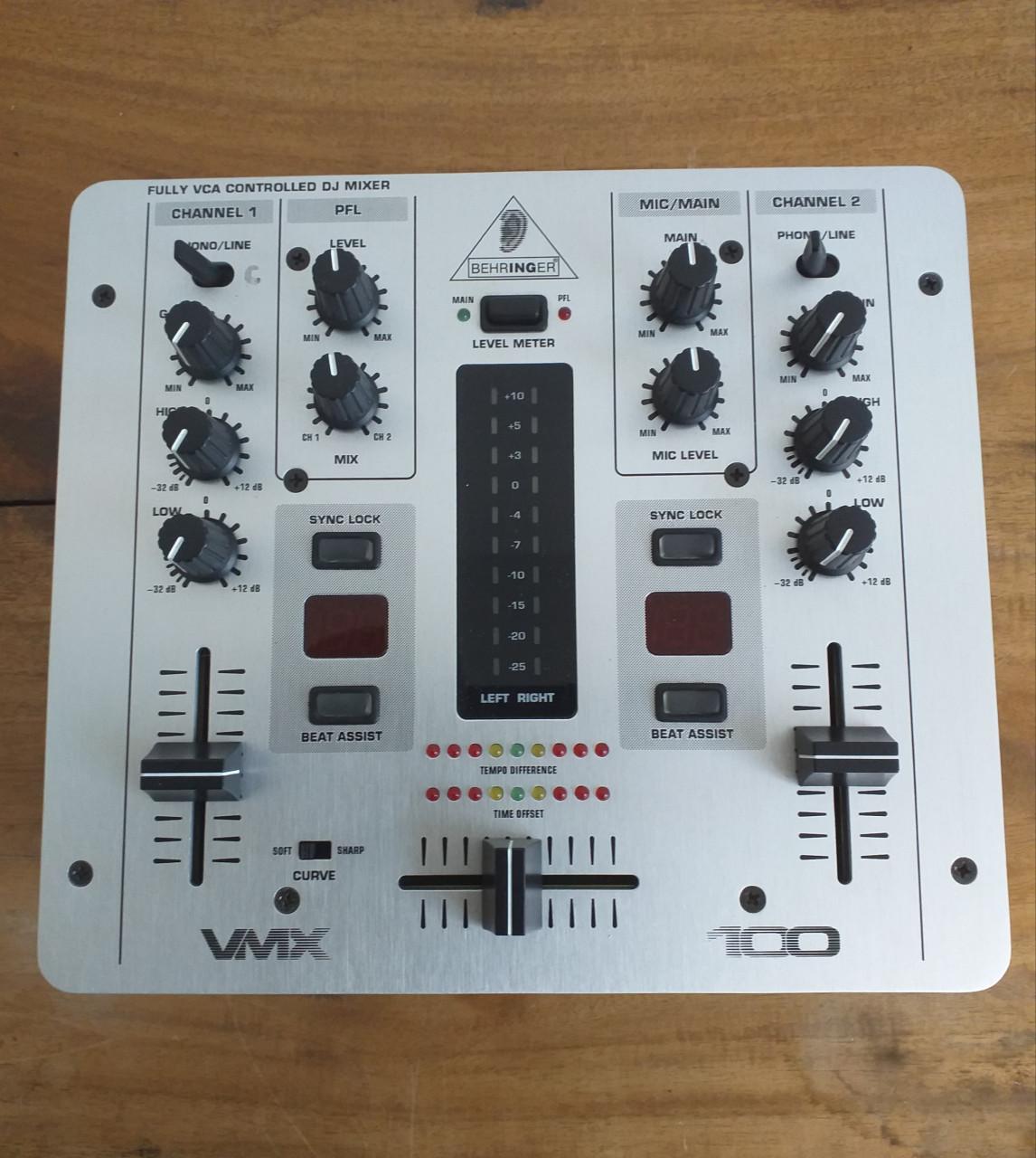 Behringer VMx 100 DJ Mixer