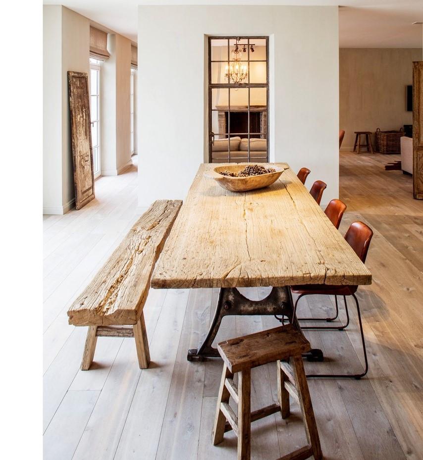 OP ZOEK NAAR EEN MOOIE EETKAMERTAFEL....