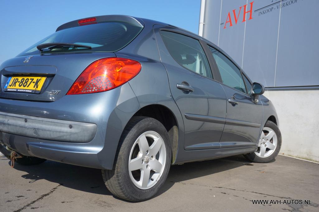 Peugeot 207 1.4-16v xr