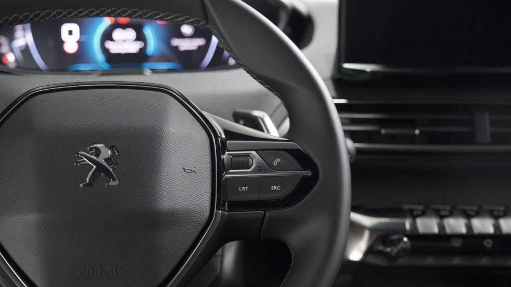Peugeot 5008 puretech 130 eat8 allure pack business | trekhaak | elektronis