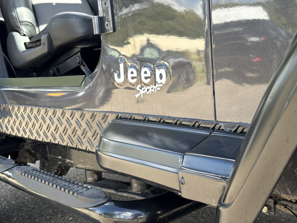 Jeep Wrangler 4.0i sport | gerestaureerd | bullbar | sidebars | trekhaak
