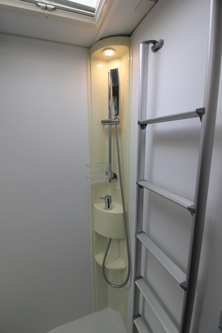 Adria Matrix M590ST(Electr.Hefbed, Als nieuw!!!)