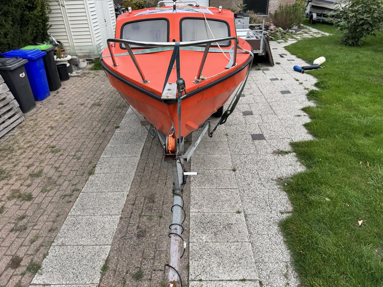 Kajuitboot met kanteltrailer en buitenboordmotor (4-takt, 10 pk)