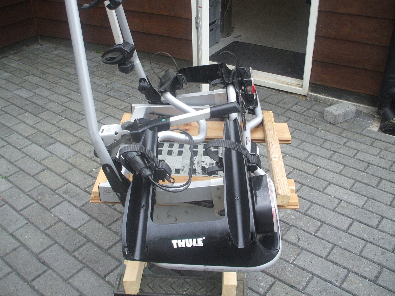 Thule fietsendrager, geschikt voor elektrische fietsen. GERESERVEERD