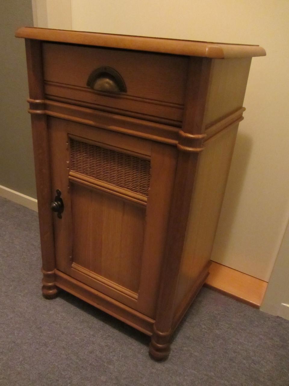 Te koop 2x nachtkastje