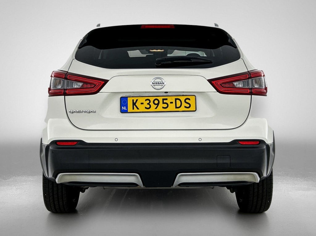 Nissan Qashqai 1.2 tekna | parkeer sensoren | lmv | panorama dak | navigati