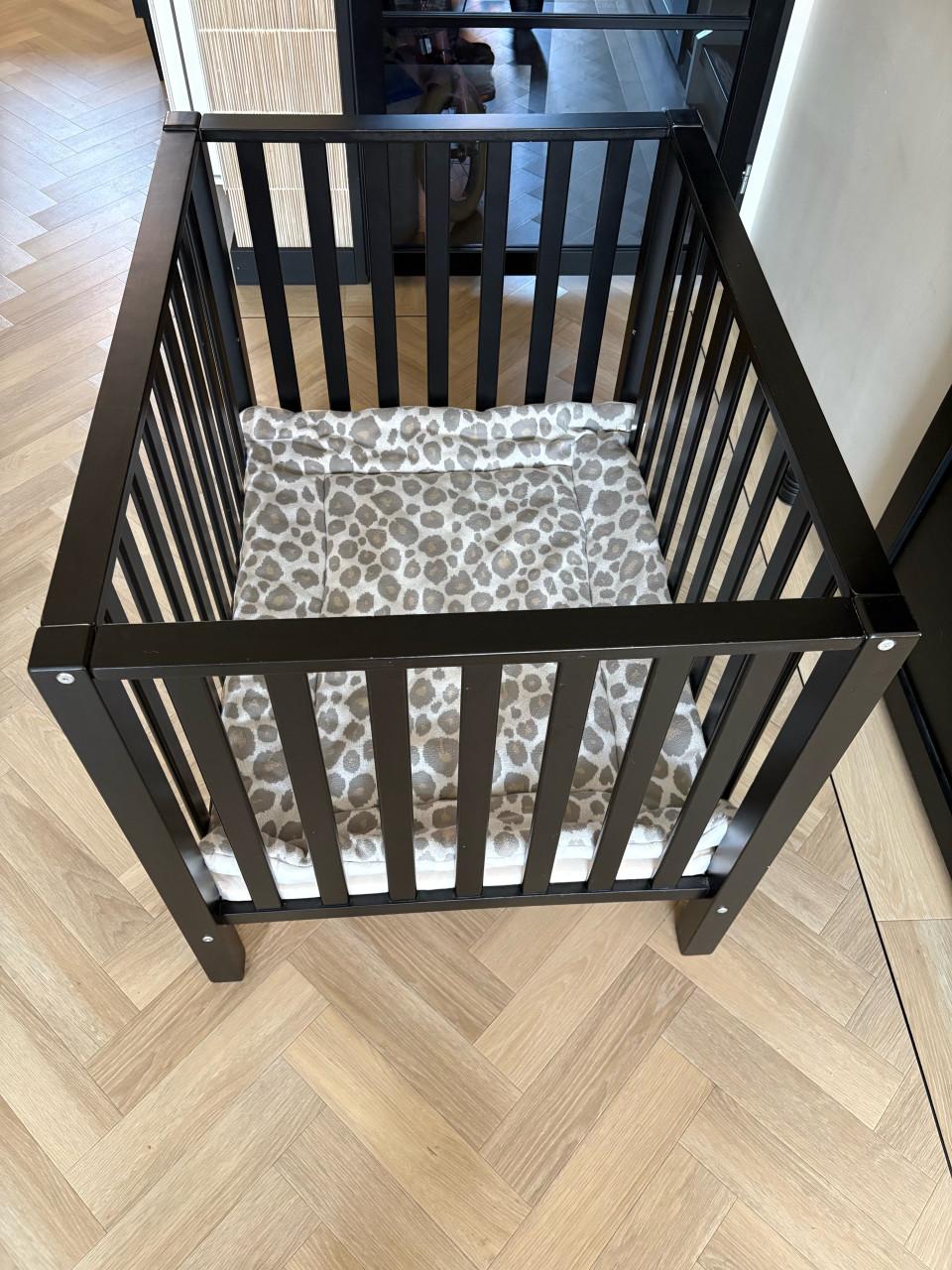 Baby Box hout zwart 100x80 inclusief matras en boxkleed