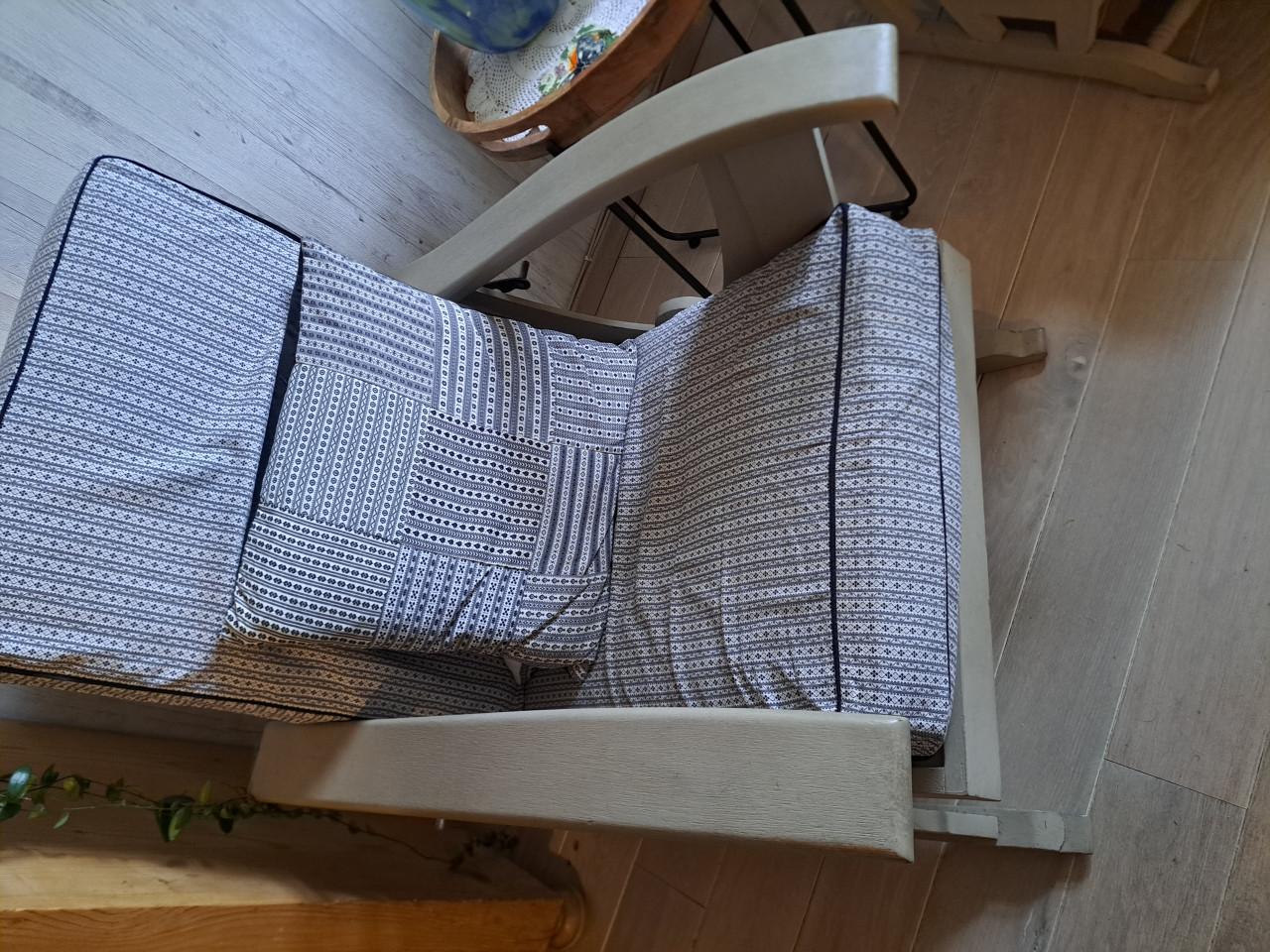 2 stoelen ca 1950 zeeuwsche stof