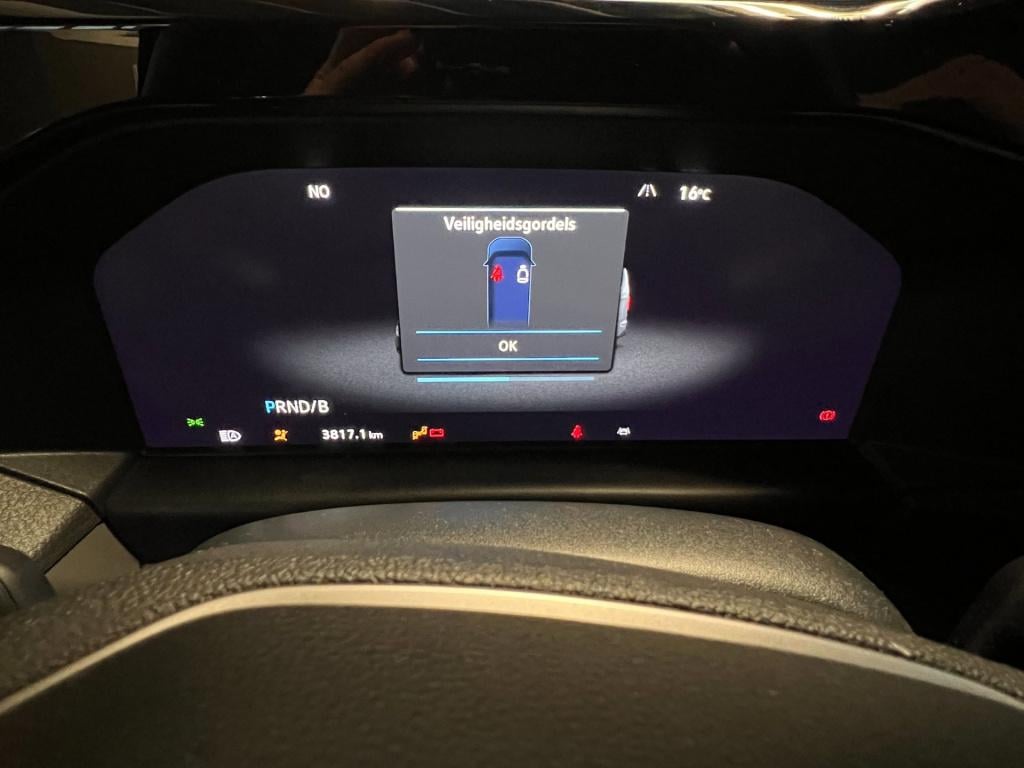 Volkswagen E-transporter 32 l2h1 bulli 64 kwh bulli 285pk, trekhaak enz..