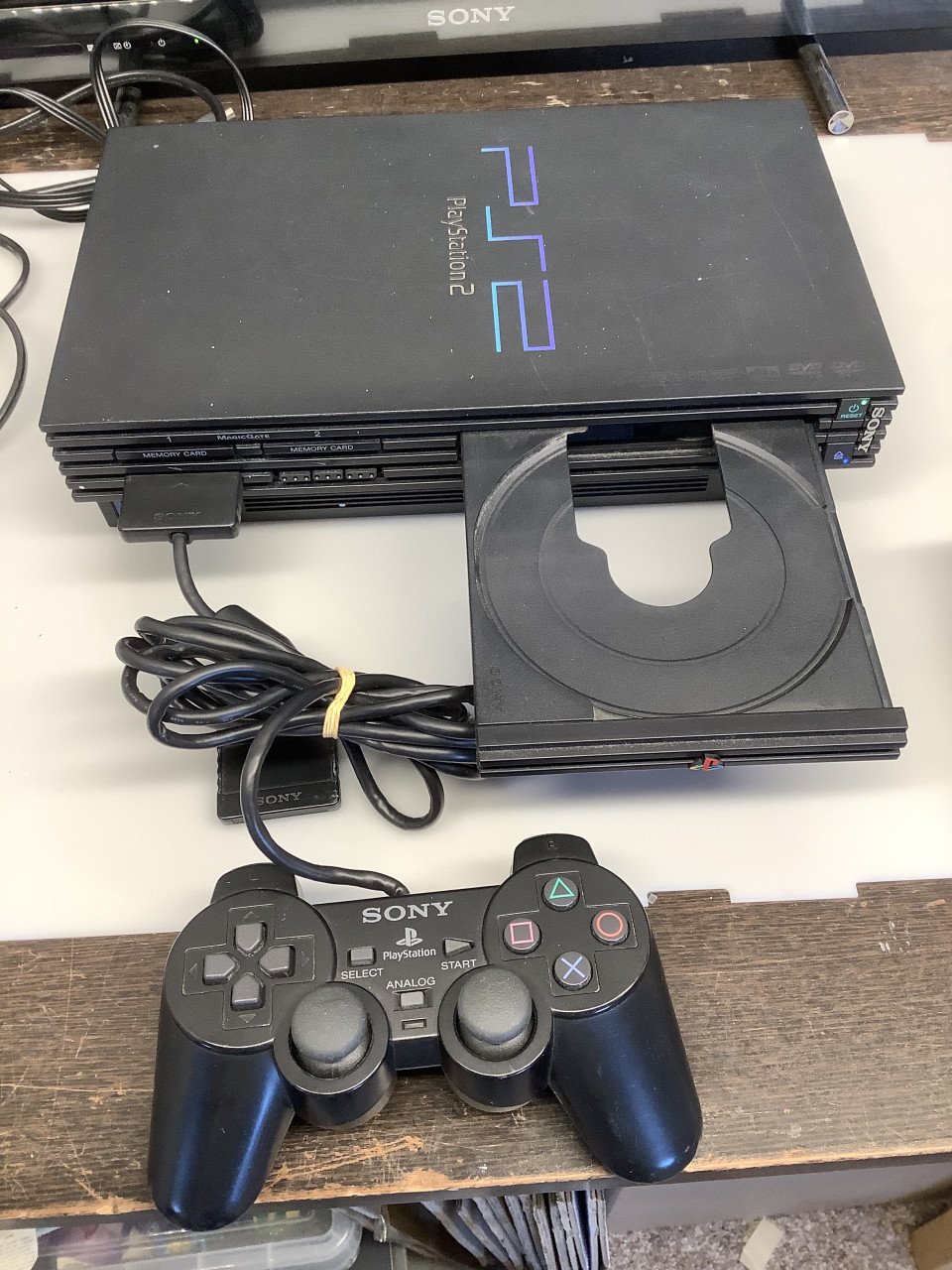 PlayStation 2 met 1 controller en 3 spellen GTA 4 + Pitfall.