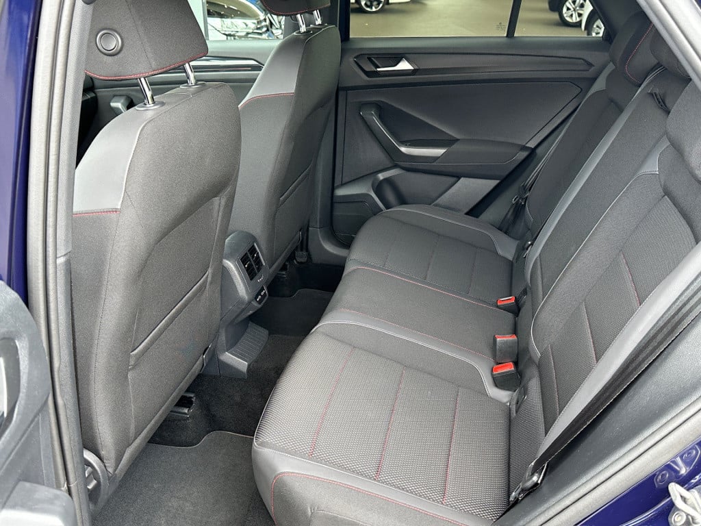 Volkswagen T-roc 1.5 tsi 150pk sport | trekhaak | carplay | led | dode hoek