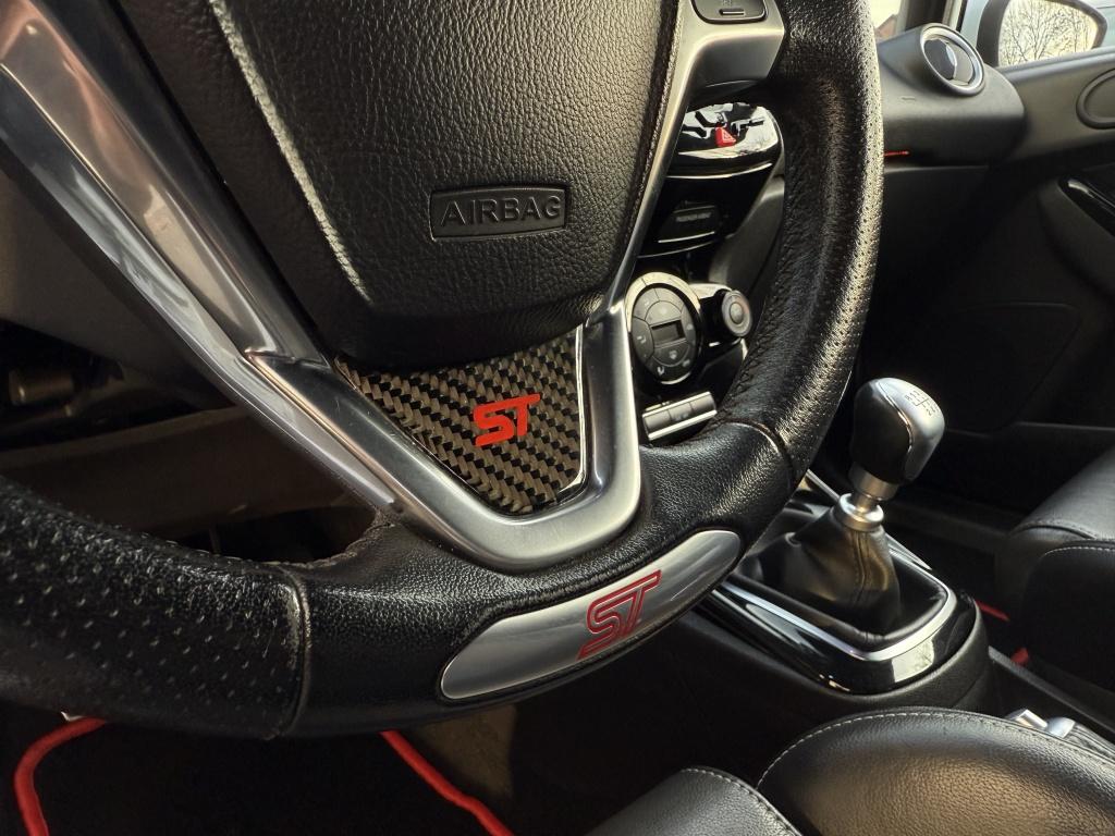 Ford Fiesta 1.6 st // nieuwe motor + koppeling, distributie en grote beurt 