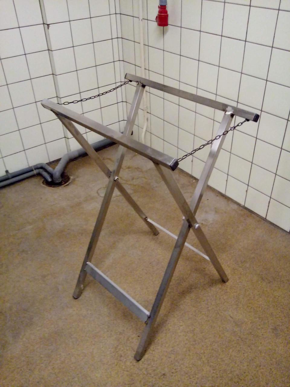 Uitklapbare schraag / bijzettafel