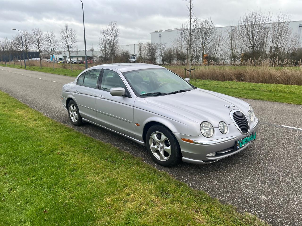 Unieke Jaguar S Type uit 2000 met slechts 131.000 km