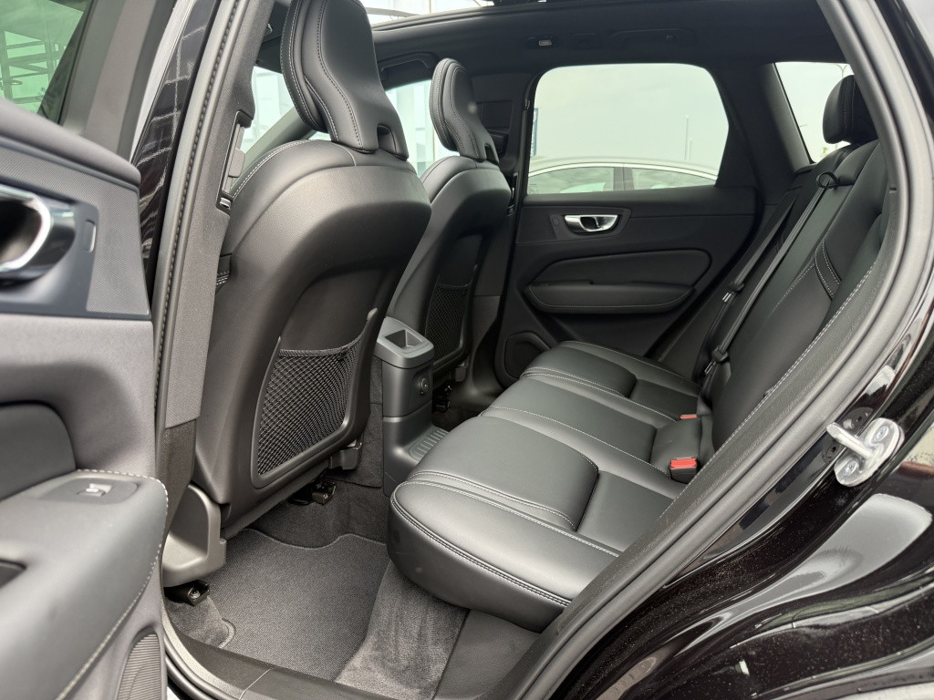 Volvo XC60 t8 455pk recharge ultra black ed| pano| 360 camera| stoel.vent|