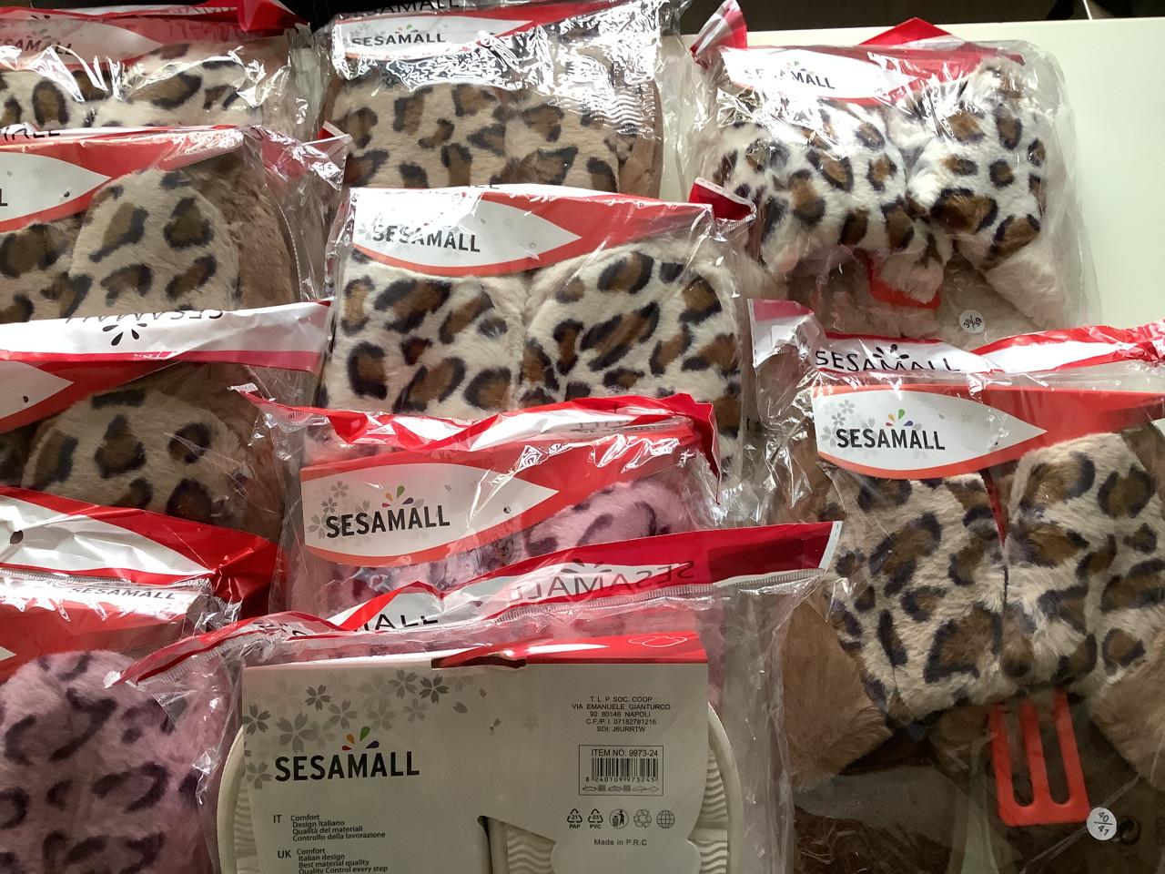 Partij mooie panter print sloffen. (Partij 51)