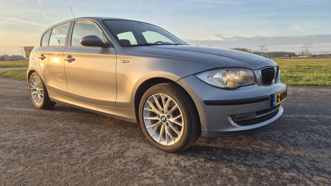 BMW 1-Serie E87 2.0 118I 5DR 2008 Grijs [APK + GROTE BEURT]