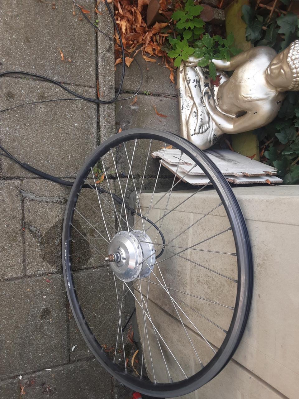 28 inch voorwiel met motor, stella + display ( gereserveerd  verkocht )