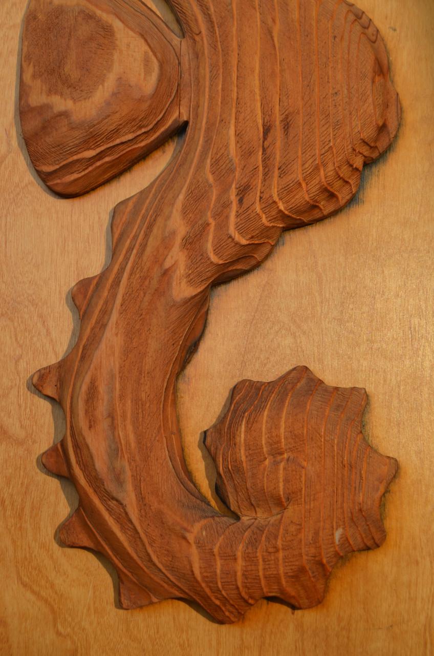 Gestoken houten zeepaardje, gesign. en gedateerd