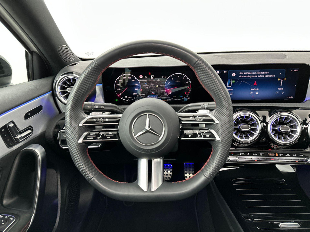Mercedes-Benz A-Klasse 180 amg pano sfeer keyless camera btw
