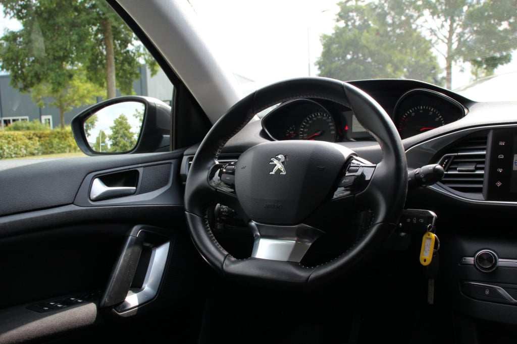Peugeot 308 1.2 puretech active - cruise - navi - pdc - dis.riem 2024 v.v.!