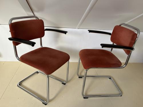 2 Gispen Bureau / eetkamer stoelen.