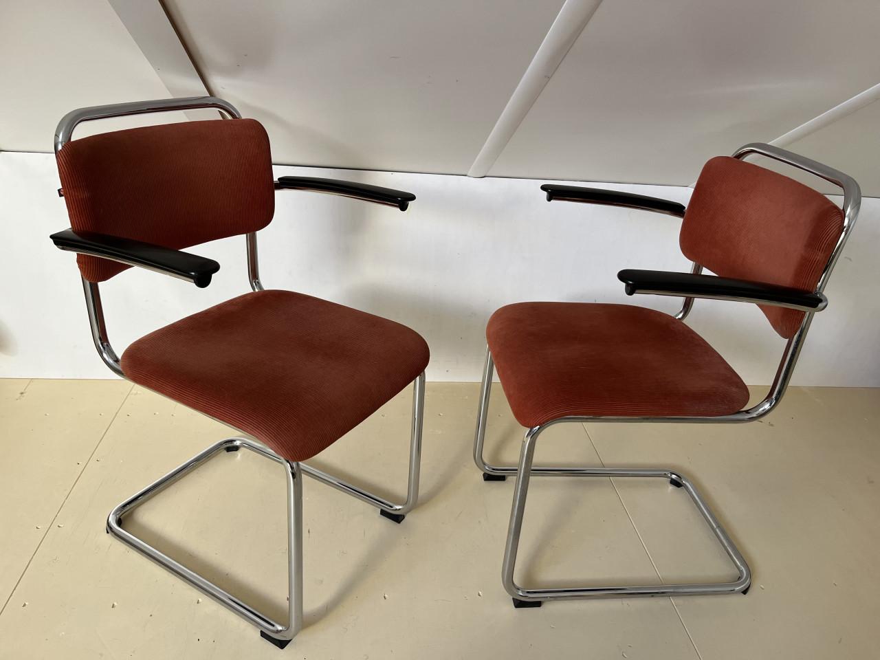 2 Gispen Bureau / eetkamer stoelen.