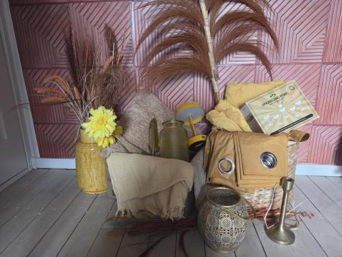 DECO Box Yellow