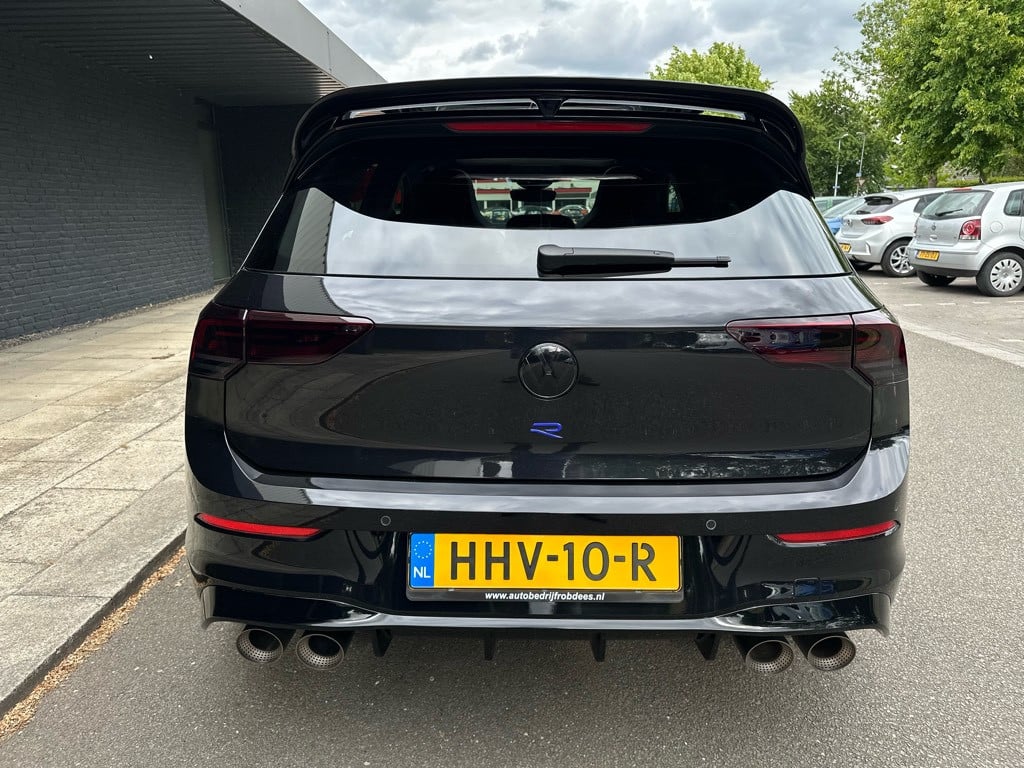 Volkswagen Golf 2.0 tsi r 4motion // panoramadak // akrapovic