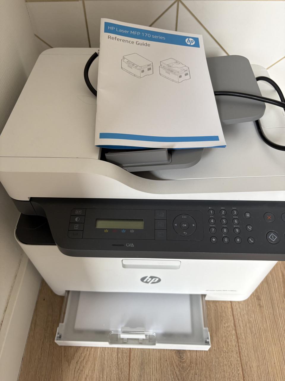 HP laser printer met 6 nieuwe cartridges etc