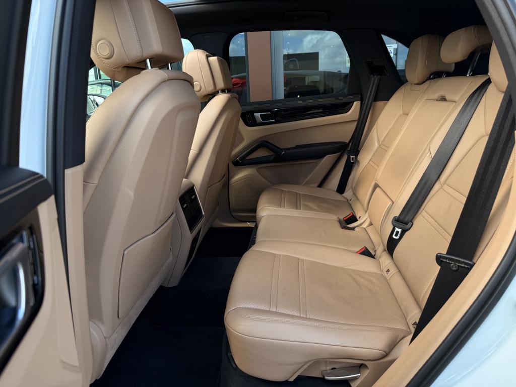 Porsche Cayenne 3.0 | sportdesign | pano | sportchrono | luchtvering | acc 