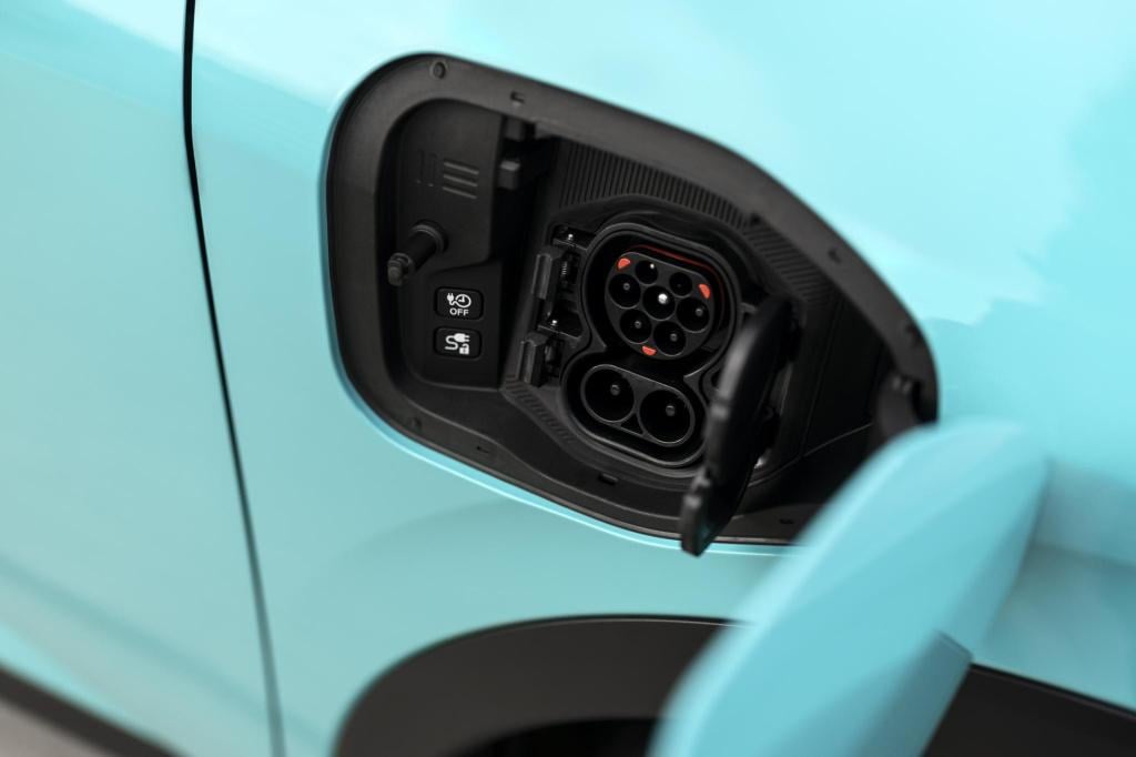 Nissan Leaf evolve 75 kwh nu in de showroom, verkrijgbaar v/a € 33.990!