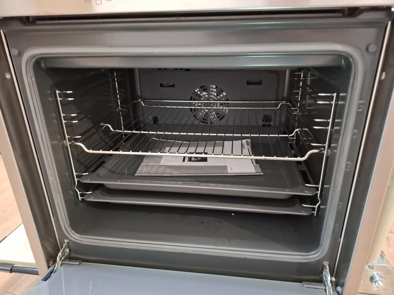 Siemens hete lucht inbouw OVEN type HB33GB550 /57