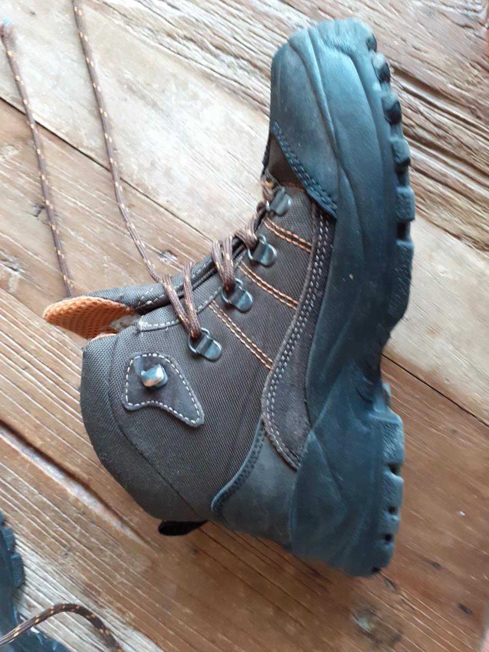 Berg/wandelschoenen. Als nieuw. Mt 37