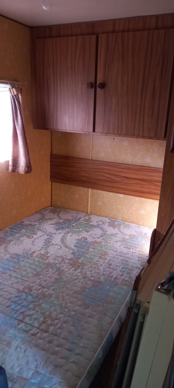 Gratis op te halen: oude stacaravan