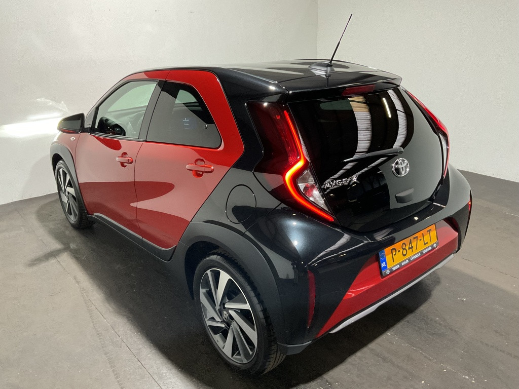 Toyota Aygo x 1.0 vvt-i mt envy | clima | navi | jbl | camera