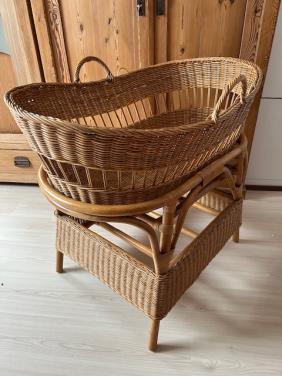 Grote rieten / rotan baby wieg,