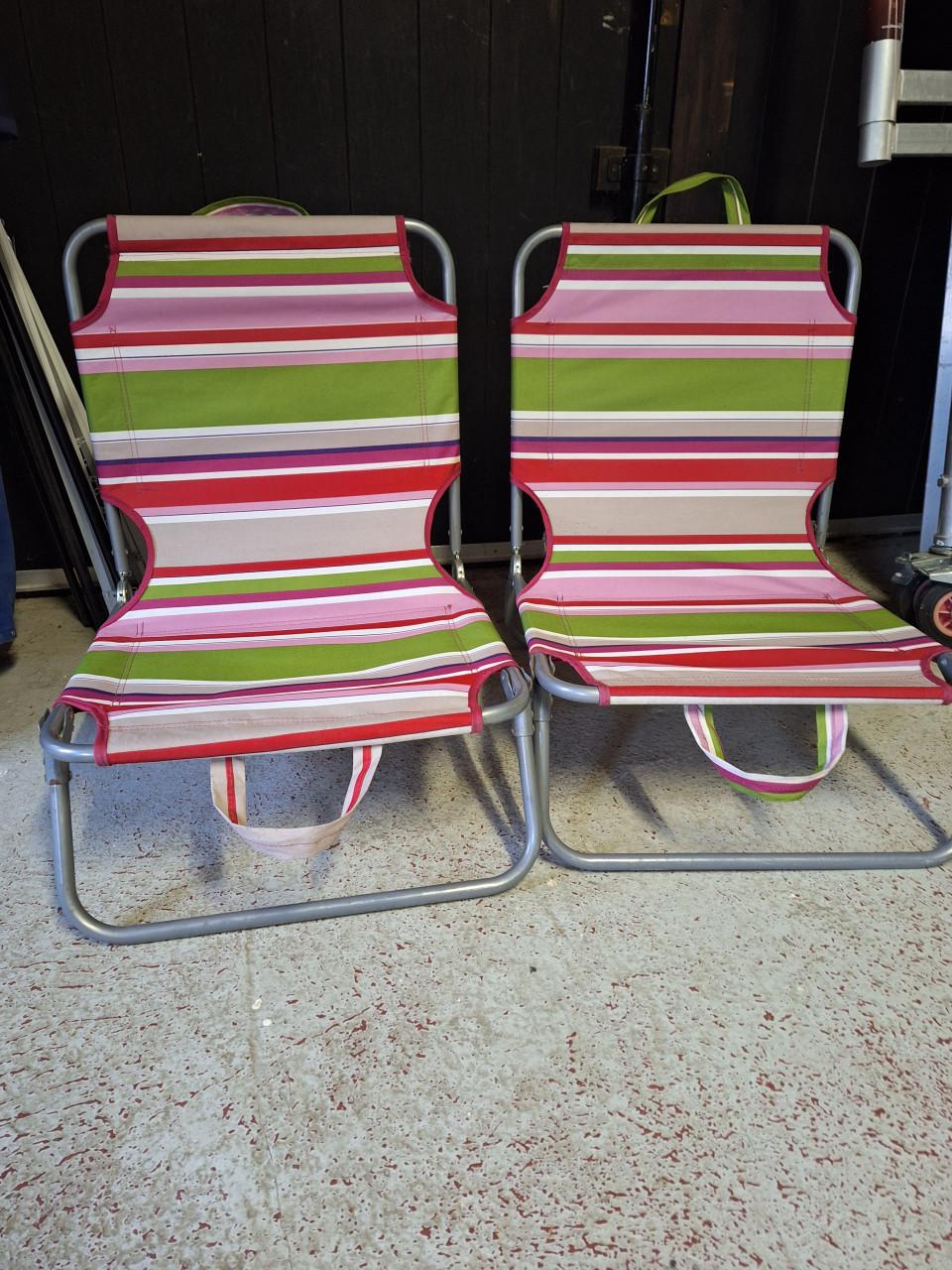 2 lage strandstoelen